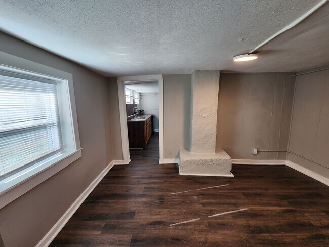 Building Photo - 823 Cumberland Dr