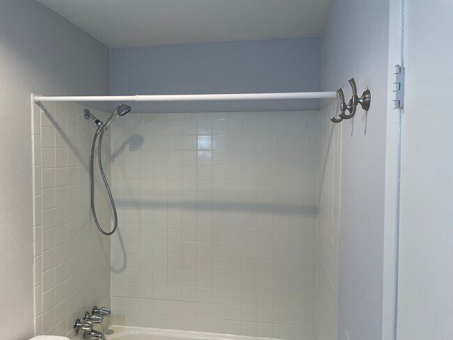 Building Photo - 900 Mountain Creek Rd