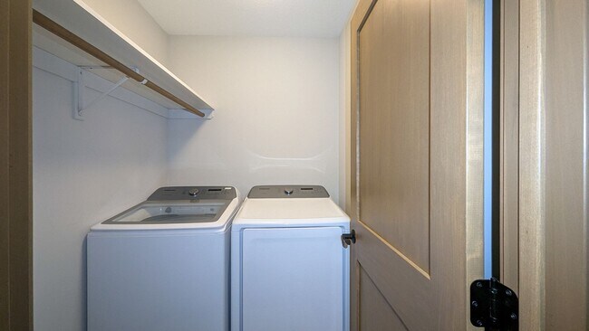 Building Photo - Modern 4-bed, 3-bath Single-Family Home Lo...