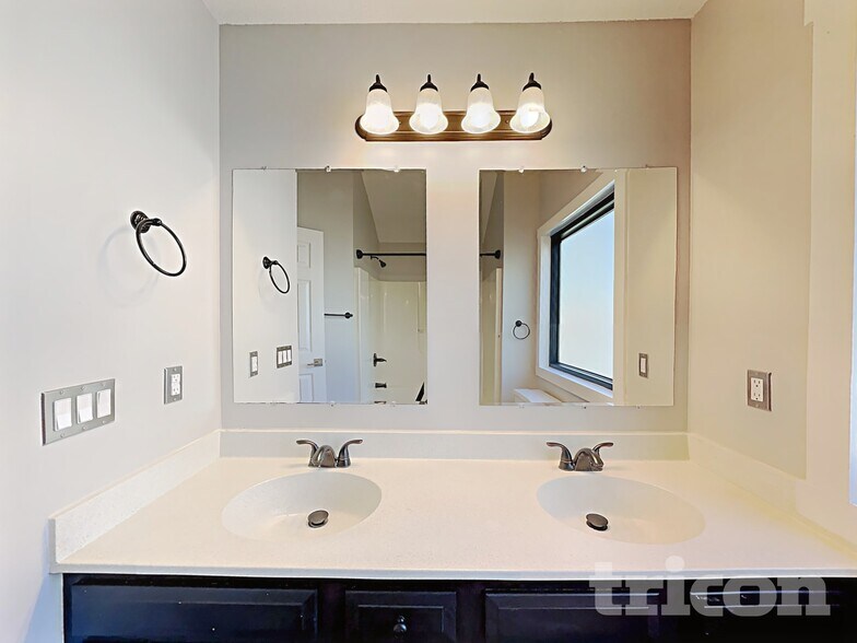 Building Photo - 511 Lisa Carol Dr