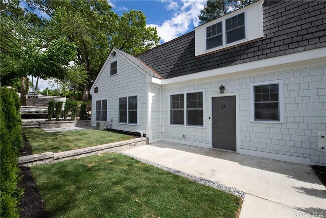 Building Photo - 8 Northridge St