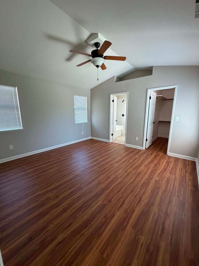 Building Photo - Beautifully Updated 3 Bedroom Home
