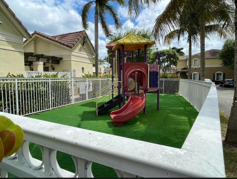 Building Photo - 8882 W Flagler St