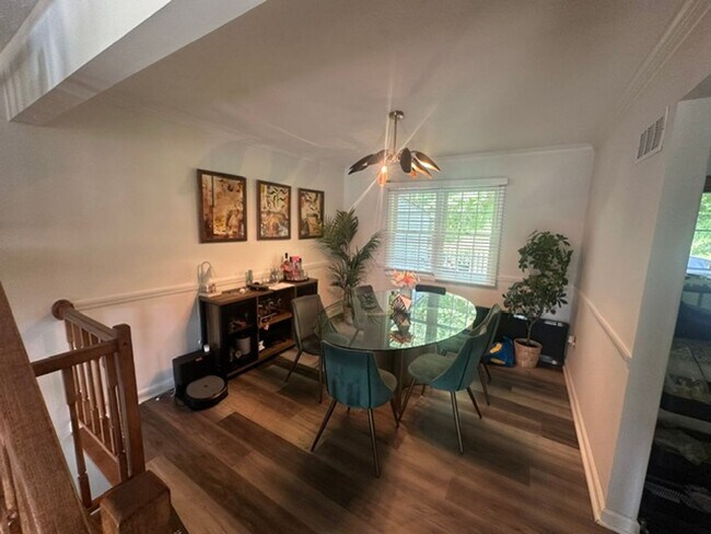 Building Photo - 3024 Estate Dr