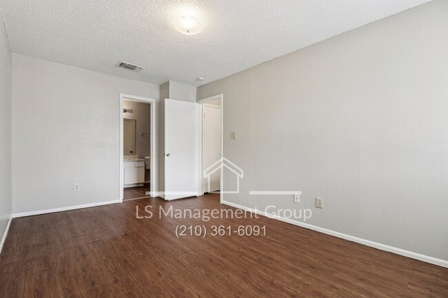 Building Photo - 6720 Windsor Hollow Dr