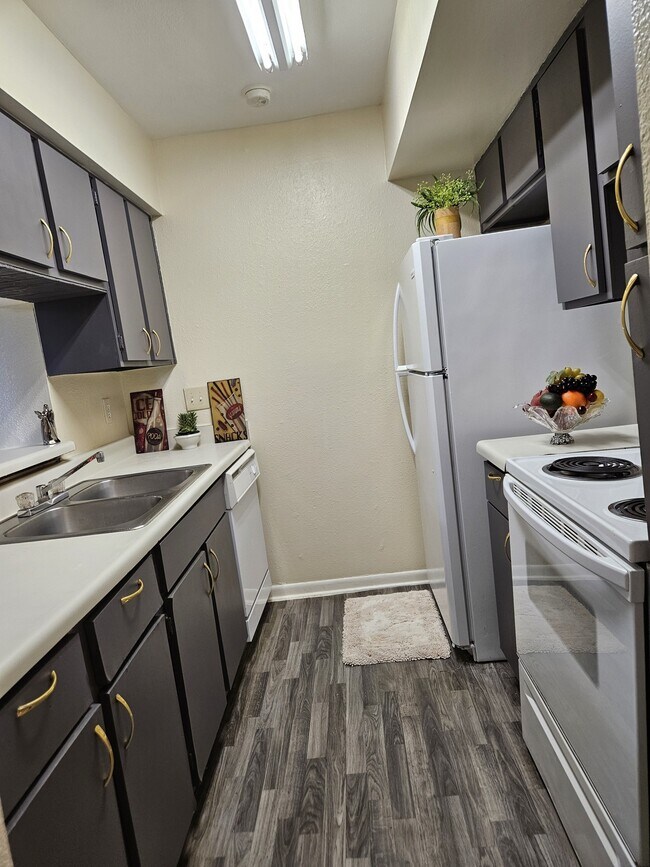 Building Photo - 8433 Hearth Dr