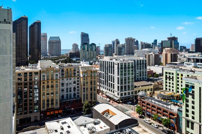 Building Photo - West Facing Downtown Condo for Rent!