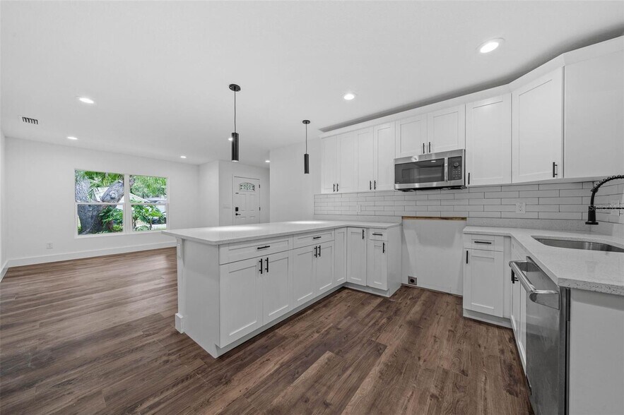 Building Photo - 12335 Yellow Rose Cir