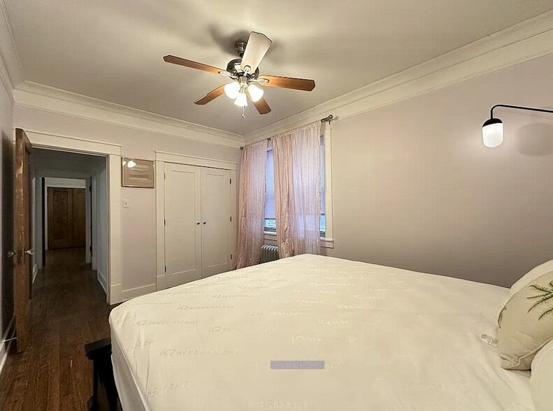 Building Photo - 5024 N Ridgeway Ave