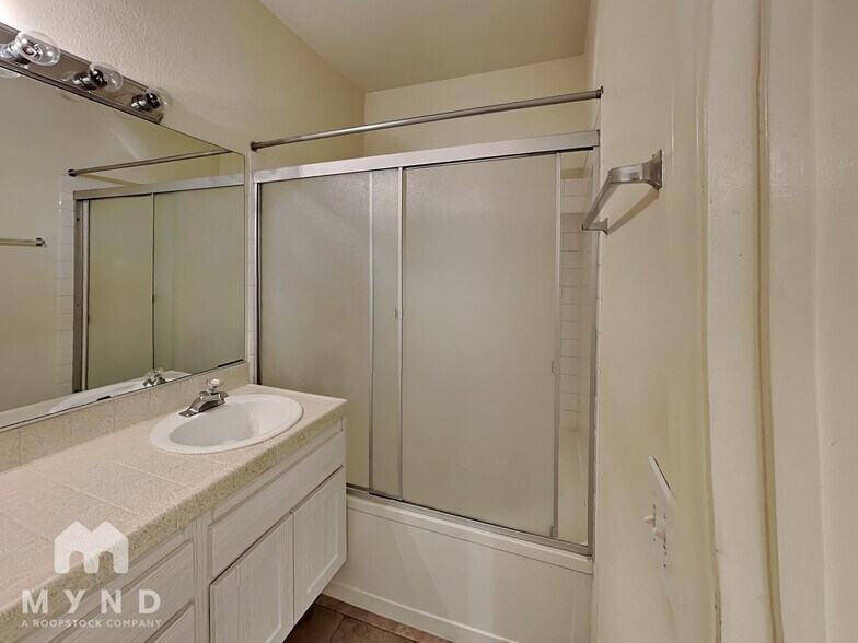 Building Photo - 5225 W Reno Ave