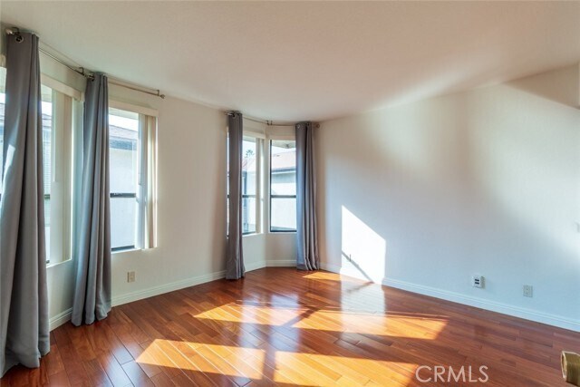 Building Photo - 514 N Isabel St