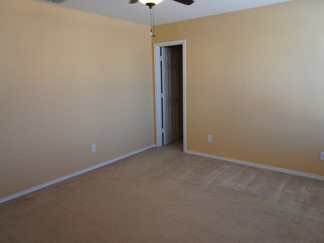 Building Photo - 25307 Colt River