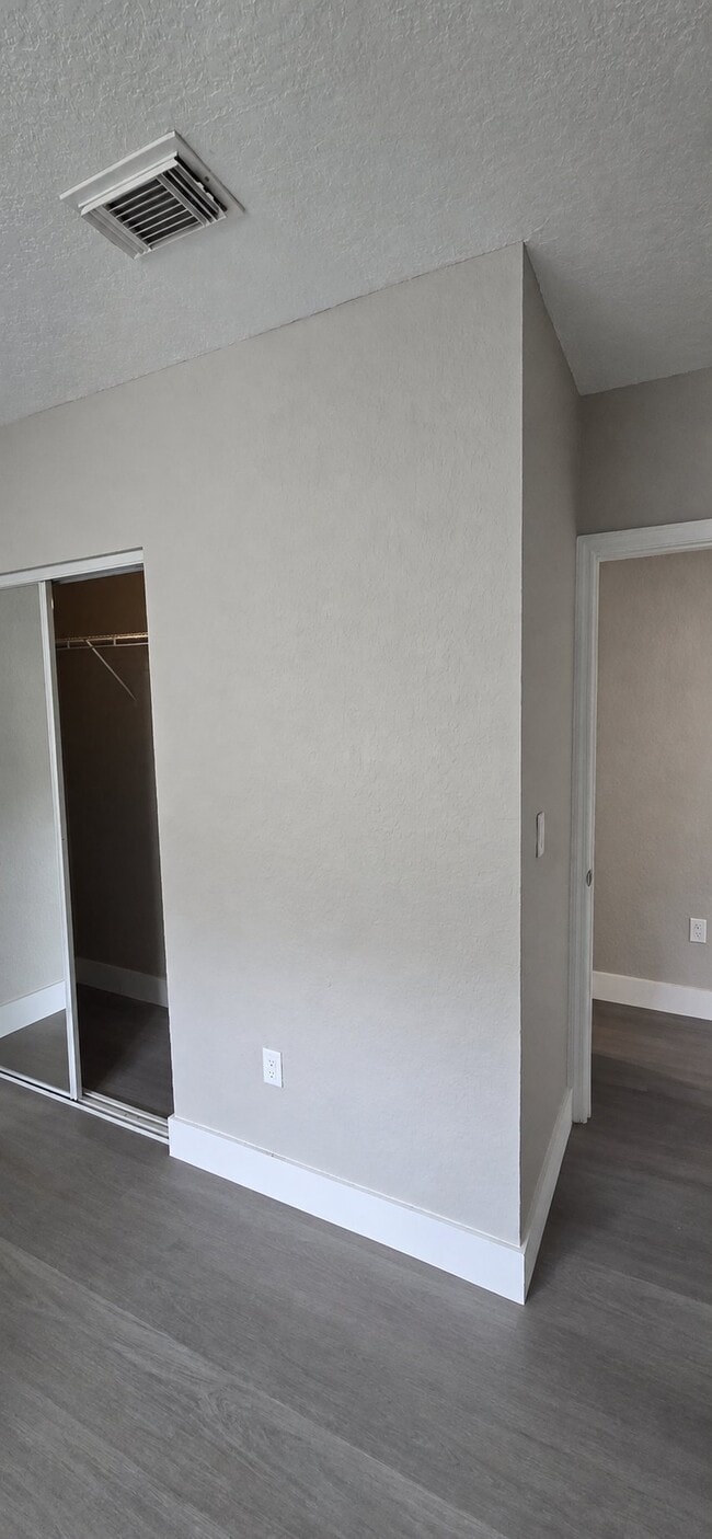Building Photo - 10285 NW 80th Ct
