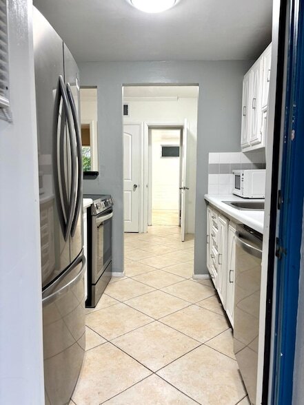 Building Photo - 1407 NE 56th St