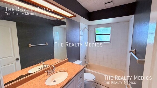 Building Photo - 104 E Osceola St