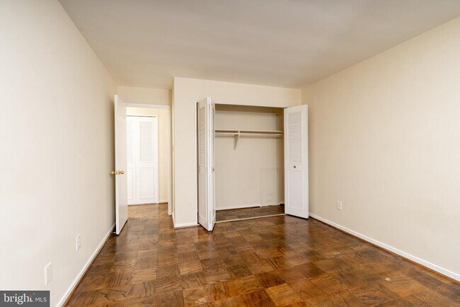 Building Photo - 22 Manor Cir