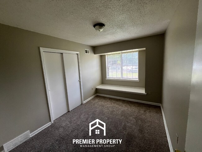 Building Photo - Charming 3BR/1BA Near Parkway Village | 1,305 Sq Ft, Open Kitchen & Large Fenced Yard