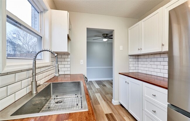 Building Photo - 2402 Savoy Dr