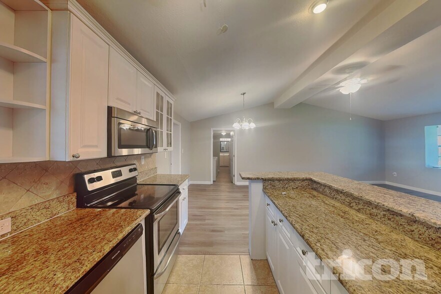 Building Photo - 1819 Brentwood Dr