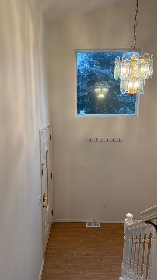 Building Photo - 3 Bed, 2 Bath Townhouse Between Elmore and...