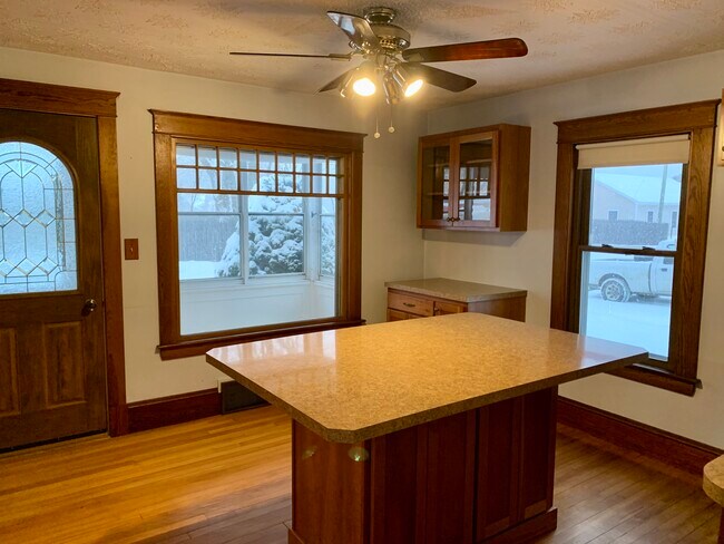 Building Photo - 6 Clark St