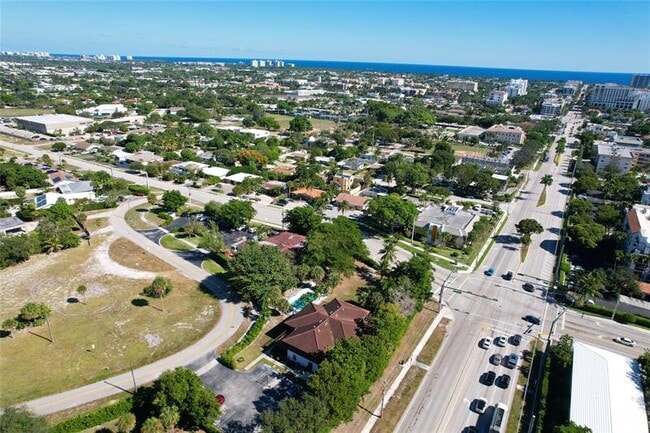 Building Photo - 444 Pine Cir