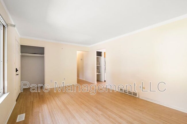 Building Photo - 2076 Harned St