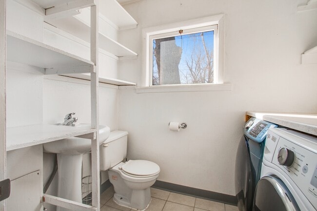 Building Photo - 3529 Vernon Dr