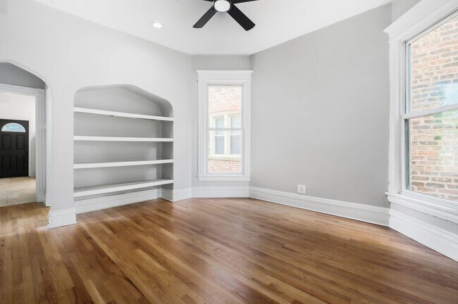 Building Photo - 6923 S Vernon Ave