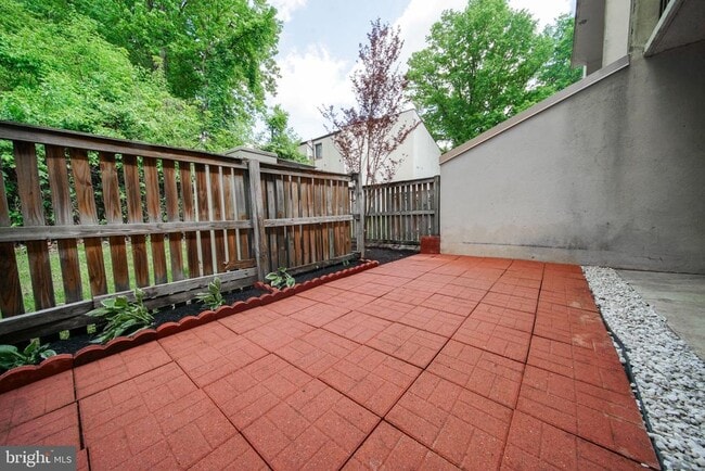 Building Photo - 10106 Campus Way S