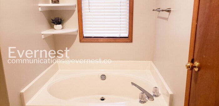 Building Photo - 10550 Bridgemor Dr