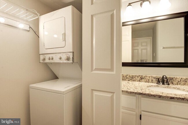 Building Photo - 3313 Wyndham Cir