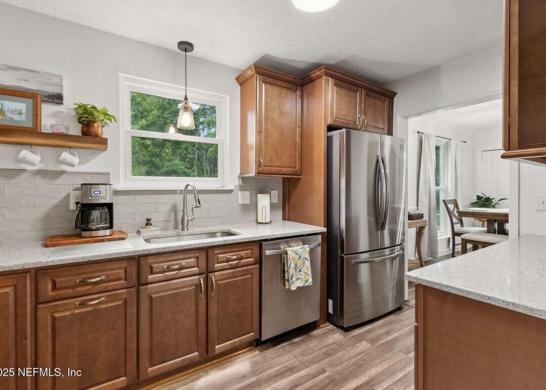 Building Photo - 11723 W Beaver St