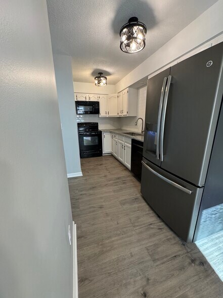 Building Photo - 1214 E Johnston St