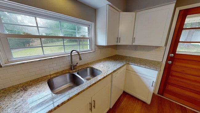 Building Photo - 2-Bedroom Single-Family Home with Garage and Spacious Yard in Unity Township