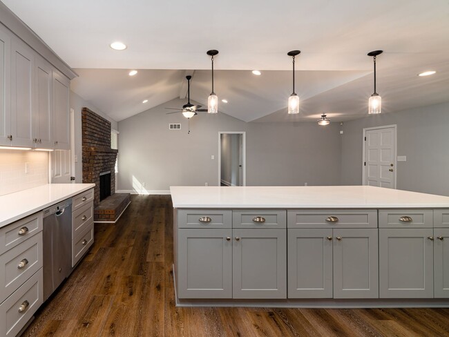Building Photo - Wonderful Updated Ranch in West Cobb