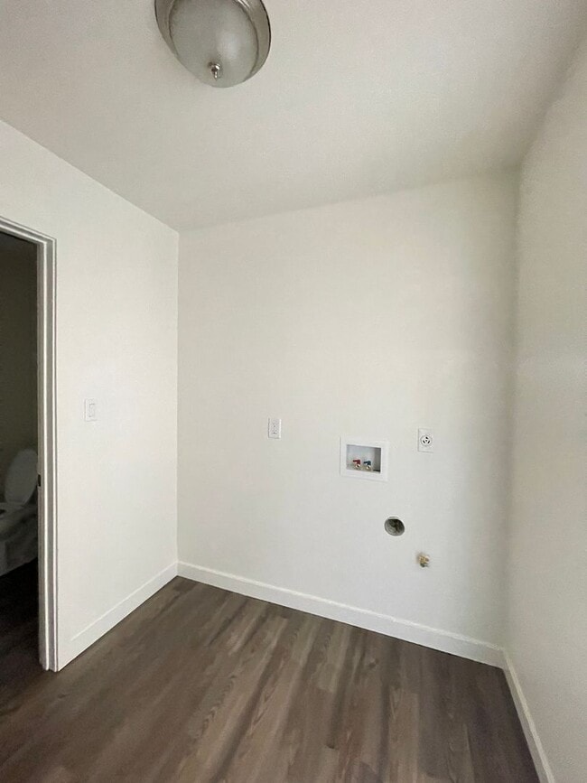 Building Photo - G43100E - Placement Only