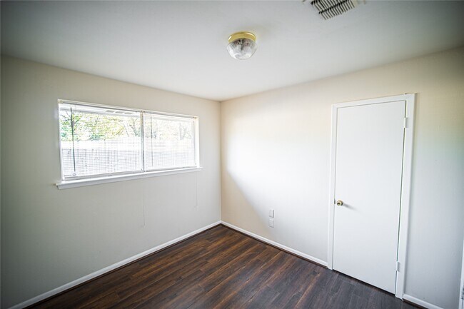 Building Photo - 1327 Diplomat Way