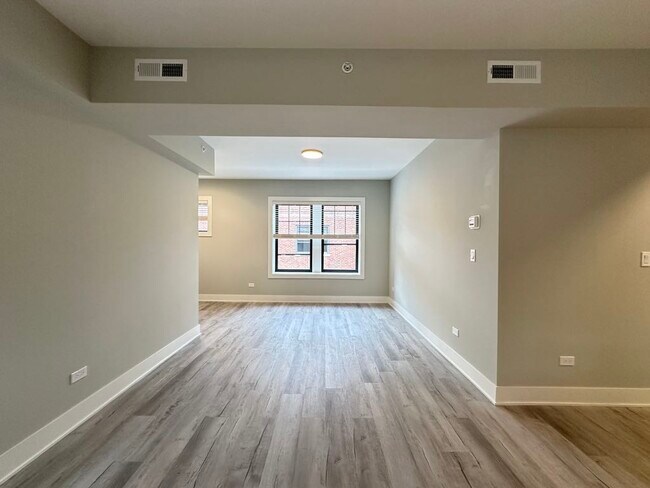 Building Photo - 1138 Oak Ave