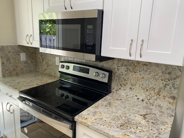 Kitchen new stove - 1013 SW 15th Ave
