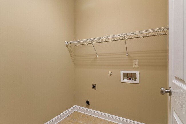 Building Photo - Charming 3 Bedroom 3 Bath Home Available in Fall 2025! Apply Today!