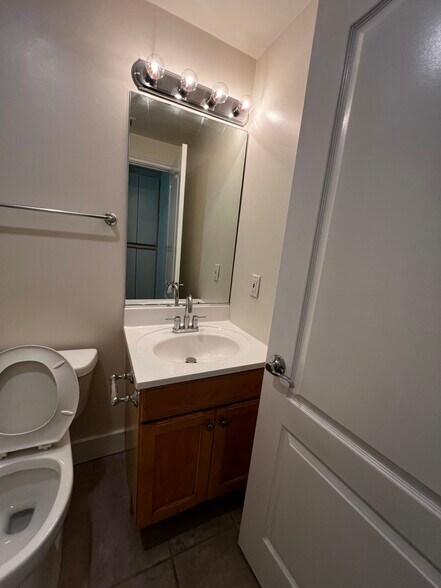 Building Photo - 11048 La Maida St