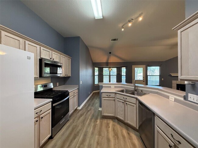 Building Photo - 1505 Muledeer Run
