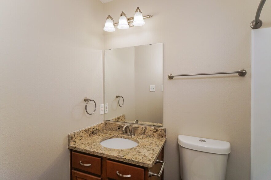 Building Photo - 607 Limestone Flat