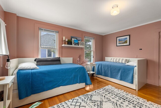 Building Photo - Winter Rental:  Helena House - Utilities Included & Dog-friendly!