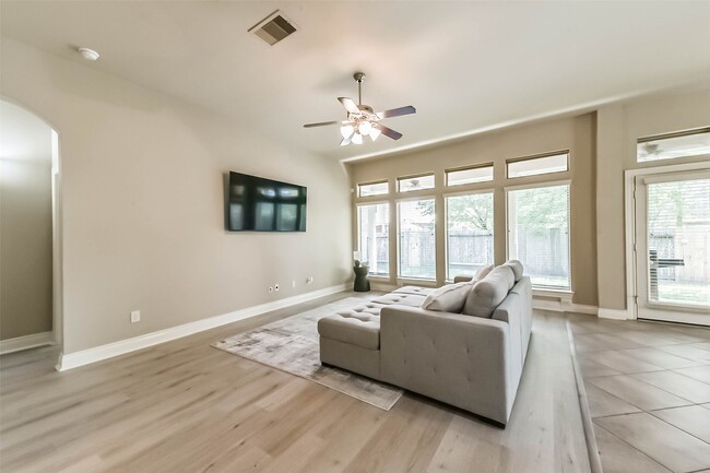 Building Photo - 13010 Gentle Water Dr