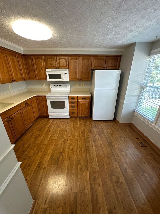 Building Photo - 3 bed Village of Thomas Run