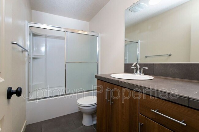 Building Photo - 7894 NE Miriam Way