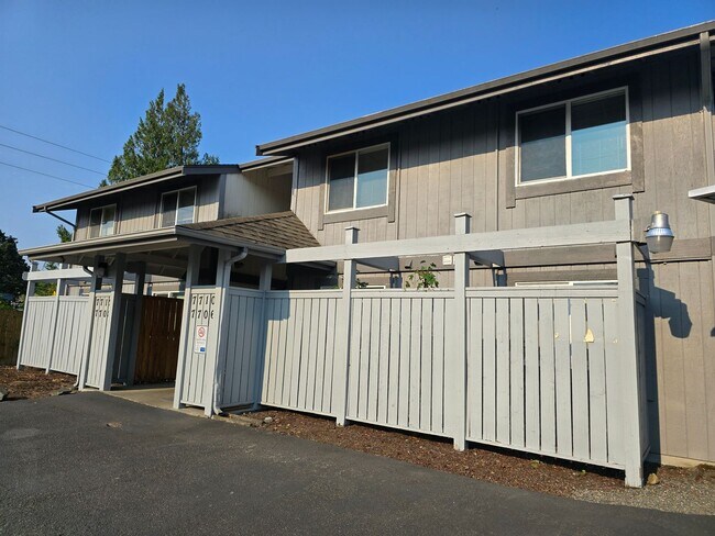 Building Photo - Upper Floor 2 Bedroom with Carport