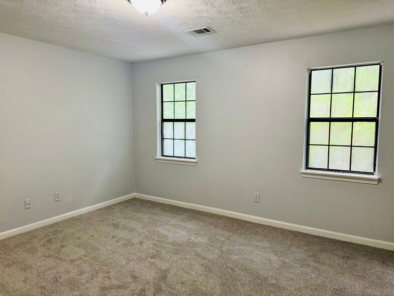 Building Photo - 2645 Parkside Way